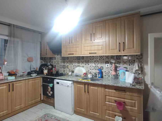 ÜÇYOL DA 4+1 SATILIK FERAH İÇİ YAPILI  DAİRE
