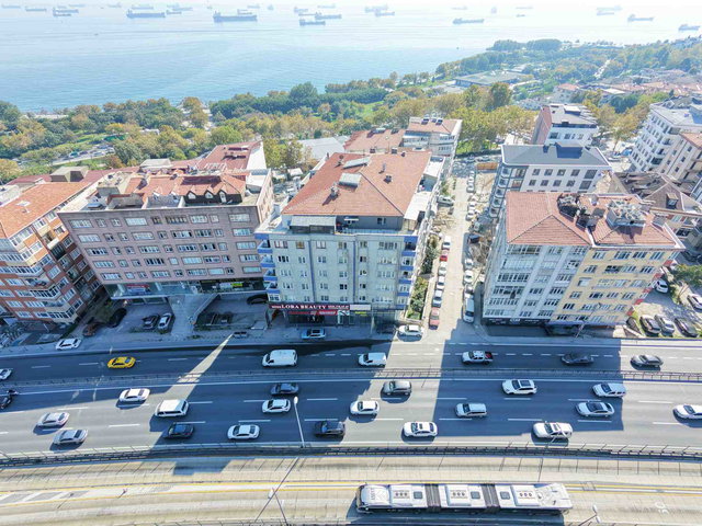 SATILIK AVCILARDA E-5 ÜZERİNDE ARA KAT 3+1 DAİRE