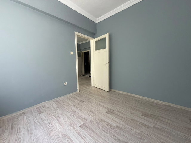 GAZİ MAHALLESİNDE YEŞİLLİKLER İÇERİSİNDE ULAŞIMA YAKIN 2+1 KIRALIK