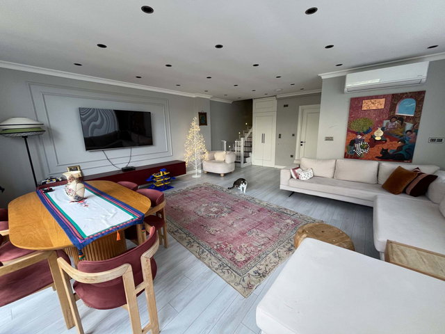 ZEKERIYAKÖY'DE MÜSTAKIL YAŞAM HISSI SUNAN 4+1 KIRALIK VILLA