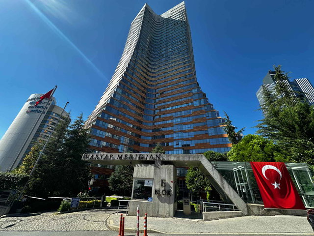 VARYAP MERIDIAN'DA HEMEN TAŞINMAYA HAZIR LÜKS EŞYALI YÜKSEK KAT