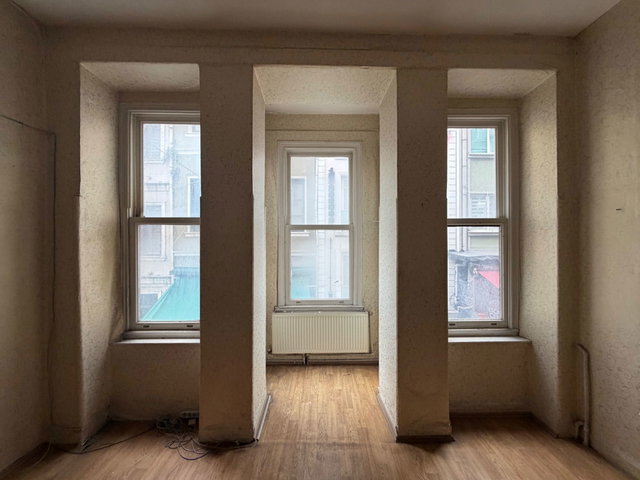 BEYOĞLU İSTİKLAL'E 1 DK | TARİHİ BİNADA 4+1 SATILIK DAİRE