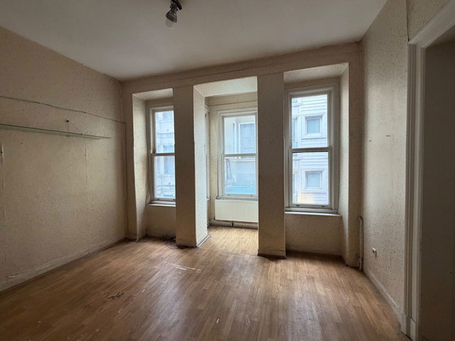 BEYOĞLU İSTİKLAL'E 1 DK | TARİHİ BİNADA 4+1 SATILIK DAİRE