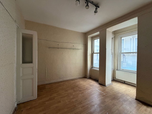 BEYOĞLU İSTİKLAL'E 1 DK | TARİHİ BİNADA 4+1 SATILIK DAİRE