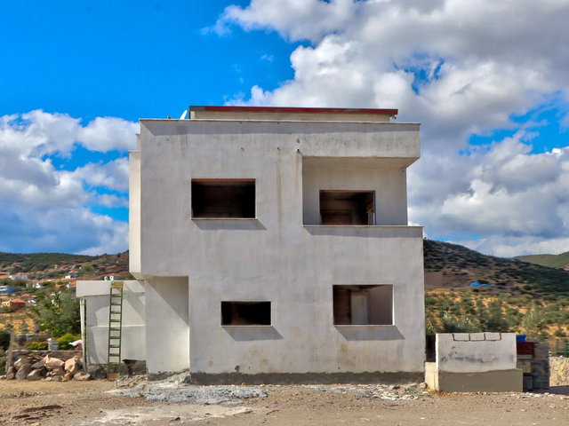 İZMİR DİKİLİ’DE TAPULU ARSA ÜZERİNDE 3 KATLI 3+1 İNŞA HALİNDE VİLLA