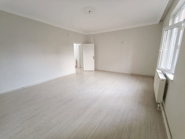 RE/MAX EDE'DEN 5 NİSAN MAHALLESİNDE KİRALIK 3+1 DAİRE