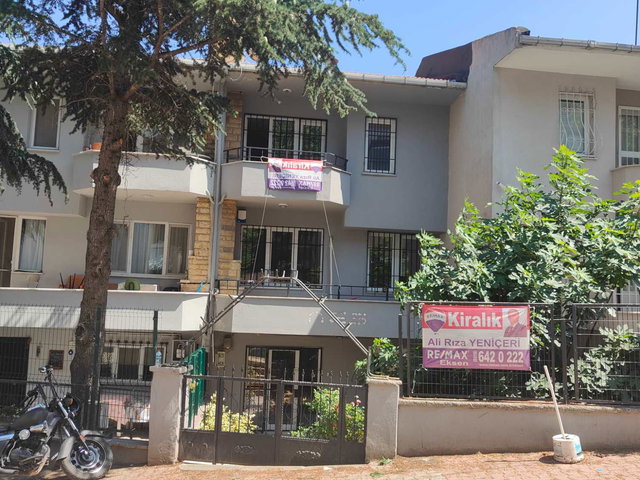 ÜMRANIYE ATAKENT MAHALLESINDE KIRALIK 200 M² 3 KATLI VILLA