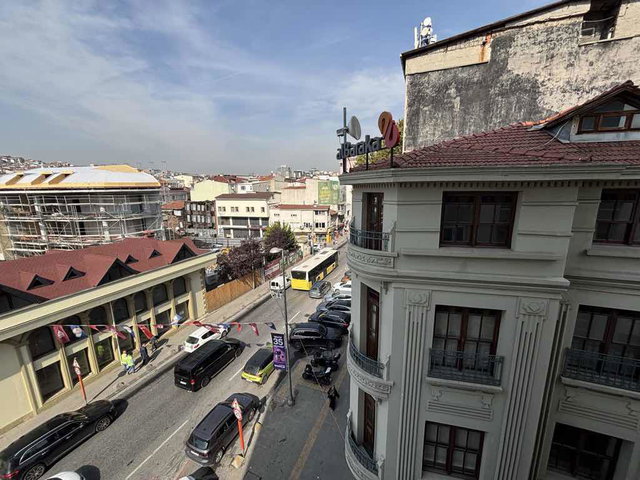 REMAX PRO İBRAHİM ECE DEN BEYOĞLUNDA SATILIK LÜKS DAİRE