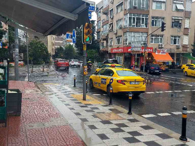 BAKIRKOY ZUHURATBABADA DOKTORA YADA AVUKATA İŞYERİ OFİS 2+1 KİRALIK YENİ BİNADA