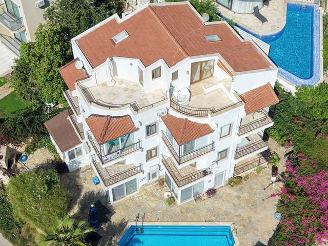 KAŞ KALKAN KALAMAR KOYU’NDA DENİZ MANZARALI HAVUZLU 2+1 DAİRE