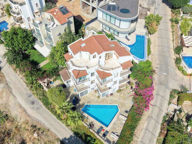 KAŞ KALKAN KALAMAR KOYU’NDA DENİZ MANZARALI HAVUZLU 2+1 DAİRE