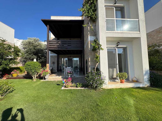 BODRUM GÜNDOĞANDA DENİZ MANZARALI HAVUZLU SİTEDE TAM MÜSTAKİL 4+1 KİRALIK VİLLA
