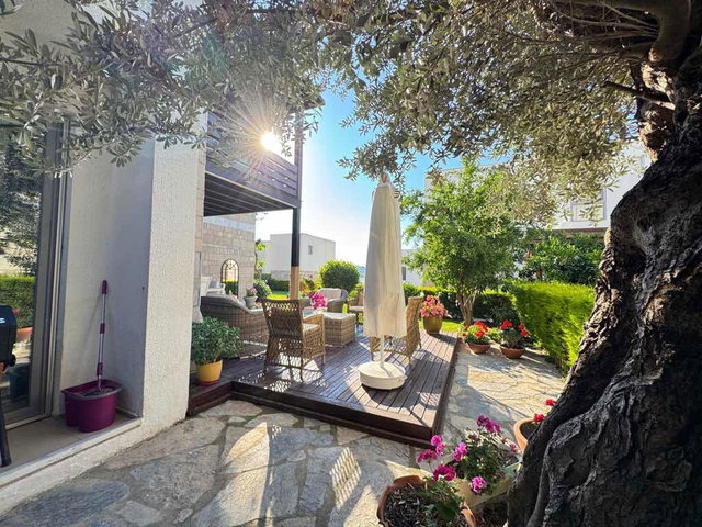 BODRUM GÜNDOĞANDA DENİZ MANZARALI HAVUZLU SİTEDE TAM MÜSTAKİL 4+1 KİRALIK VİLLA