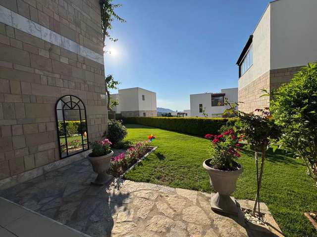 BODRUM GÜNDOĞANDA DENİZ MANZARALI HAVUZLU SİTEDE TAM MÜSTAKİL 4+1 KİRALIK VİLLA