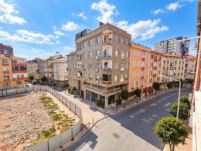 ZEYTİNBURNU SÜMER MAHALLESİ’NDE – MERKEZİ KONUMDA SATILIK 2+1