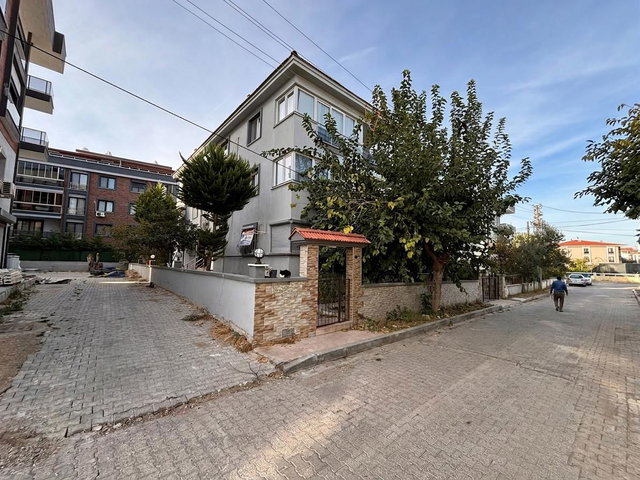 YENİ FOÇA 'DA 2+1 MÜSTAKİL GİRİŞLİ BAHÇELİ SATILIK DAİRE
