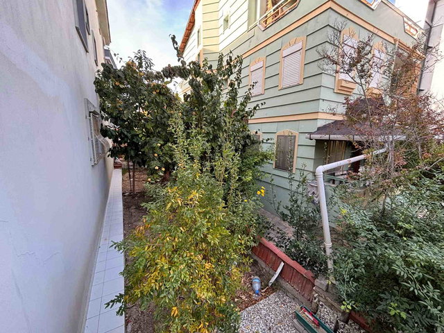 YENİ FOÇA 'DA 2+1 MÜSTAKİL GİRİŞLİ BAHÇELİ SATILIK DAİRE
