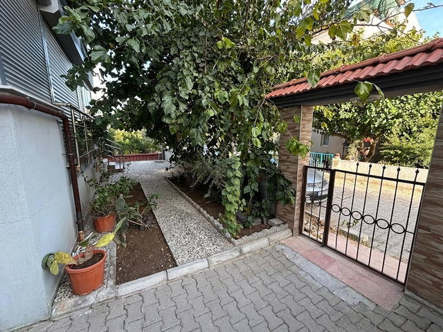 YENİ FOÇA 'DA 2+1 MÜSTAKİL GİRİŞLİ BAHÇELİ SATILIK DAİRE