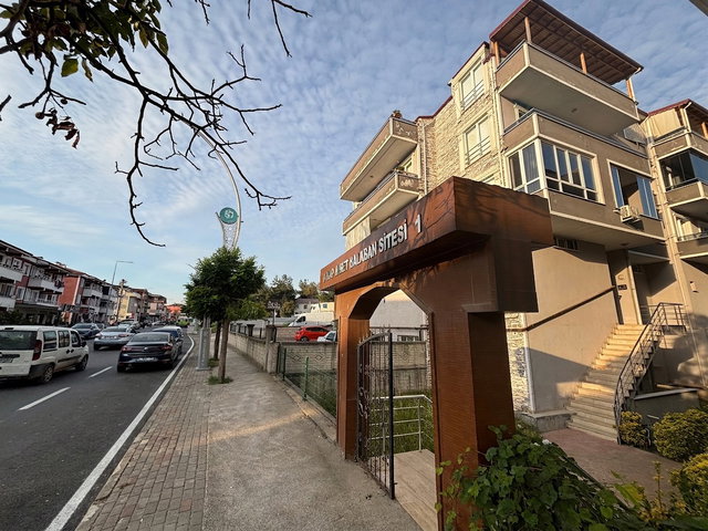 ÇİFTLİK MAHALLESİNDE 3+1 ARAKAT