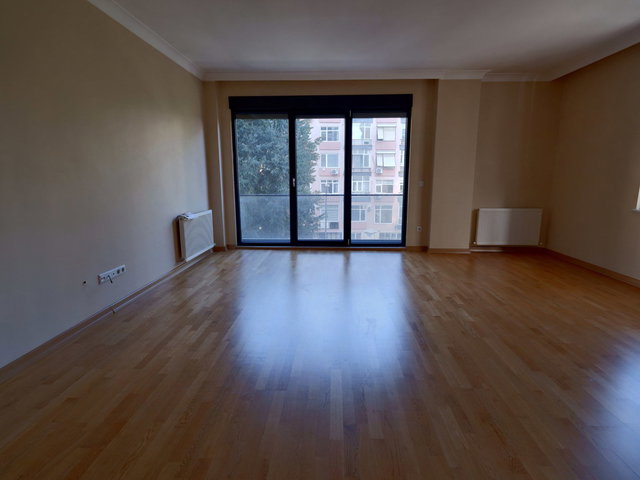 CADDEBOSTAN BAĞDAT CADDESI SAHIL TARAFI SATILIK 3+1 DAIRE 128 M2