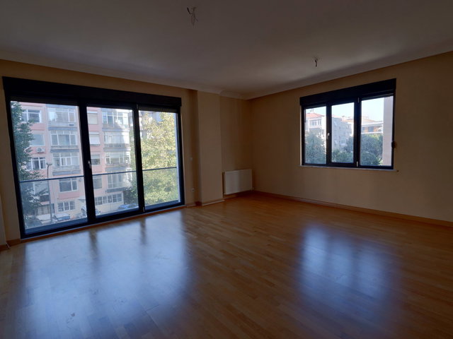 CADDEBOSTAN BAĞDAT CADDESI SAHIL TARAFI SATILIK 3+1 DAIRE 128 M2