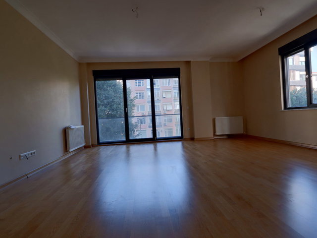 CADDEBOSTAN BAĞDAT CADDESI SAHIL TARAFI SATILIK 3+1 DAIRE 128 M2