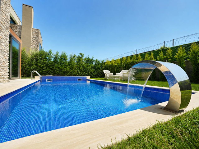ÇEKMEKÖY ÖMERLİ’DE SIFIR 7+1 | 360 M² BRÜT | 3 KATLI, GÜNEY CEPHELİ KİRALIK VİLLA