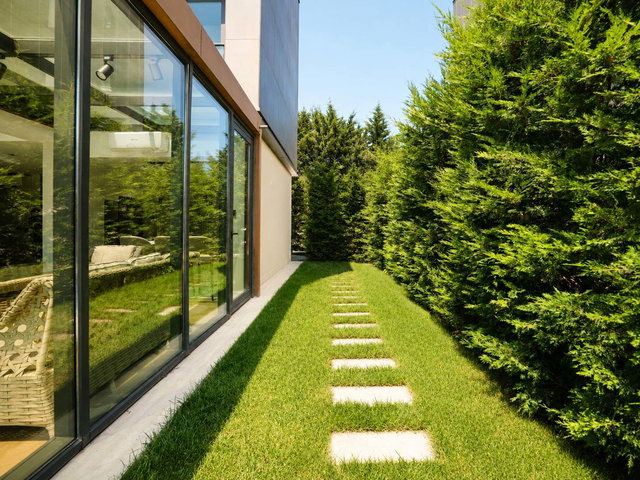 ÇEKMEKÖY ÖMERLİ’DE SIFIR 7+1 | 360 M² BRÜT | 3 KATLI, GÜNEY CEPHELİ KİRALIK VİLLA