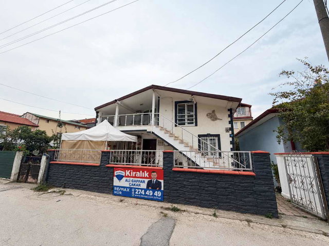 REMAX HÜR'DEN ŞEHRIN MERKEZINDE 2+1 KIRALIK DAIRE