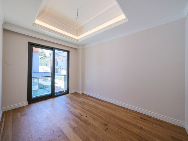 ÇEKMEKÖY MERKEZ’DE SIFIR 6+2 KİRALIK VİLLA | 410 M² NET, 5 BANYO, 4 KAT