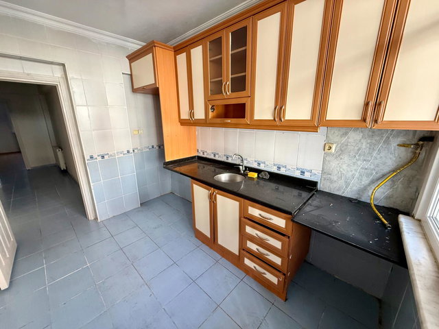 RE/MAX TOPRAK'TAN MEHMET AKİF ERSOY'DA ARA KAT ÇİFT BALKONLU 2+1