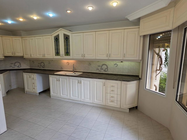 BORNOVA,ORTAKKÖY SİTE'SİNDE, 6+1 , TRİPLEKS,LÜKS KİRALIK VİLLA -HAVUZ, KAPALI OTOPARK