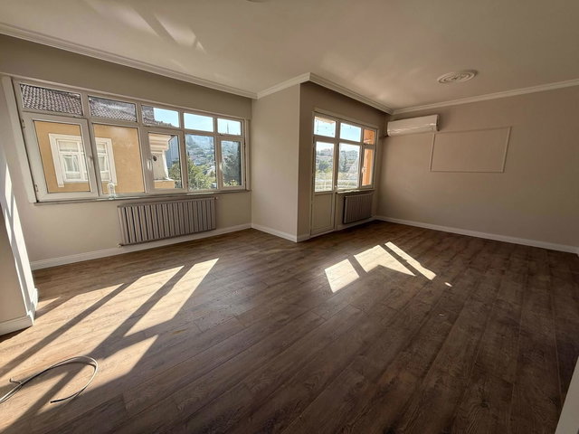 REMAX ANI DAN ÇENGELKÖY DE IÇI TADILATLI 3+1 KIRALIK DAIRE