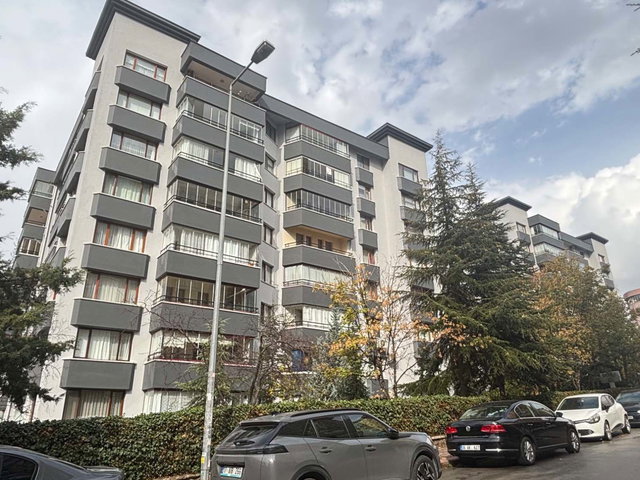 ÇUKURAMBAR MERKEZDE PARLAMENTERLER SİT.  METROYA YÜRÜME MESAFESİ 4+1KİRALIK DAİRE