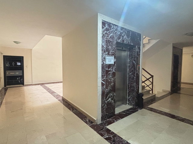 ÇUKURAMBAR MERKEZDE PARLAMENTERLER SİT.  METROYA YÜRÜME MESAFESİ 4+1KİRALIK DAİRE