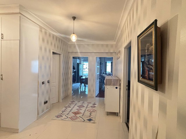 ÇUKURAMBAR MERKEZDE PARLAMENTERLER SİT.  METROYA YÜRÜME MESAFESİ 4+1KİRALIK DAİRE
