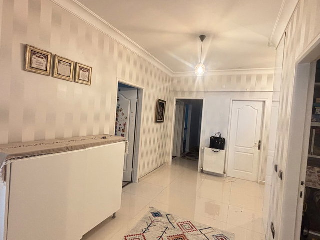 ÇUKURAMBAR MERKEZDE PARLAMENTERLER SİT.  METROYA YÜRÜME MESAFESİ 4+1KİRALIK DAİRE