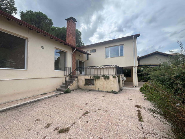 REMAX MODEL DEN ZÜMRÜT EVLER SİTESİNDE 6+1 BAHÇELİ KİRALIK VİLLA