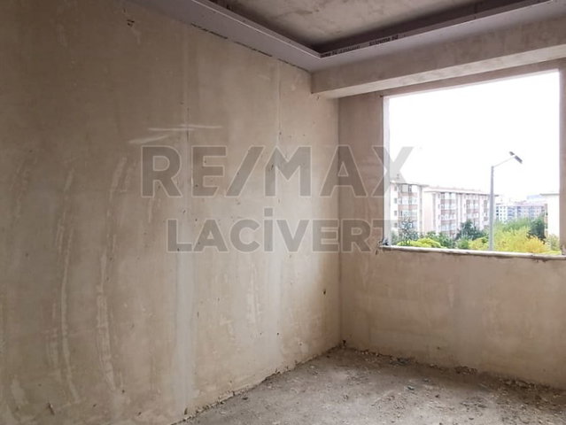 RE/MAX LACİVERT'TEN YENİŞEHİR'DE SATILIK 2+1 LÜKS DAİRE
