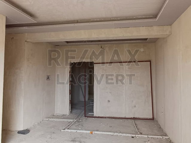 RE/MAX LACİVERT'TEN YENİŞEHİR'DE SATILIK 2+1 LÜKS DAİRE