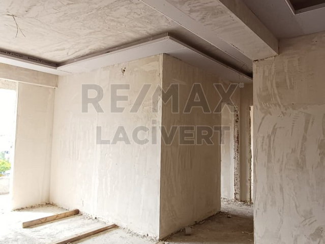 RE/MAX LACİVERT'TEN YENİŞEHİR'DE SATILIK 2+1 LÜKS DAİRE