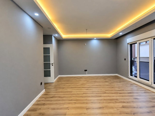 ÇEKMEKÖY MİMAR SİNAN'DA 2+1 ARAKAT KİRALIK DAİRE