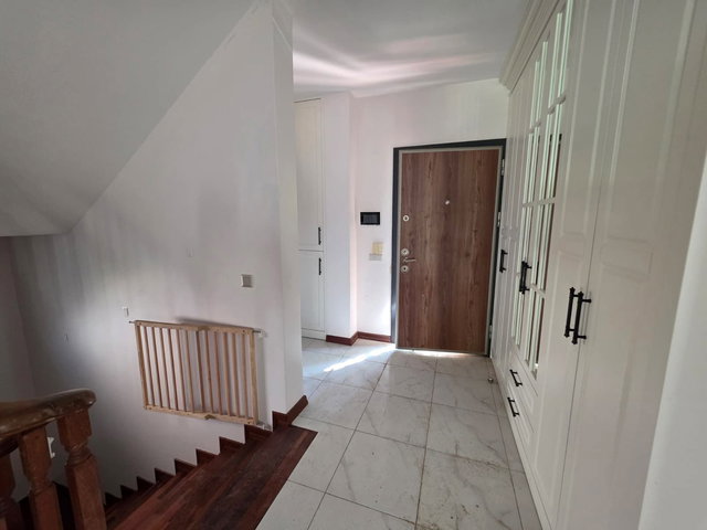 CAMİ MAHALLESİNDE YÜZME HAVUZLU BUTİK SİTEDE 5+2 SATILIK VİLLA