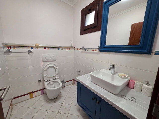 CAMİ MAHALLESİNDE YÜZME HAVUZLU BUTİK SİTEDE 5+2 SATILIK VİLLA