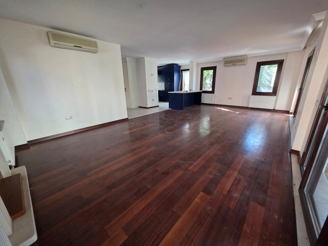 CAMİ MAHALLESİNDE YÜZME HAVUZLU BUTİK SİTEDE 5+2 SATILIK VİLLA