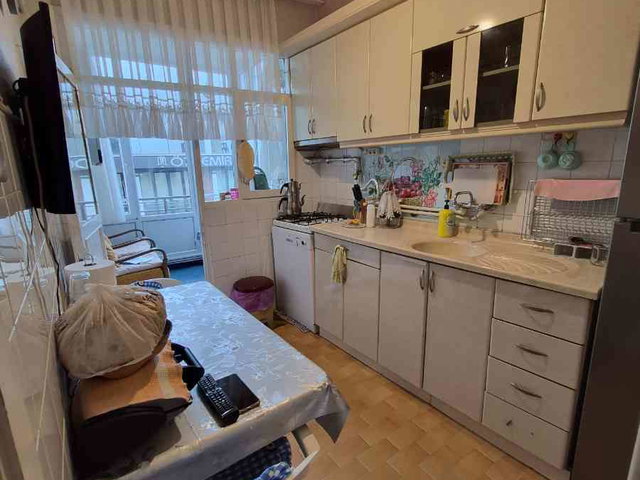 DARICA CAMİ MAHALLESİNDE DENİZ MANZARALI 2+1 ARA KAT DAİRE