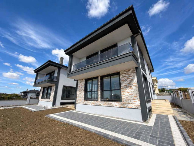 SİLİVRİ’DE SIFIR 7+2 VİLLA | 310 M² BRÜT | TAPULU & KREDİYE UYGUN