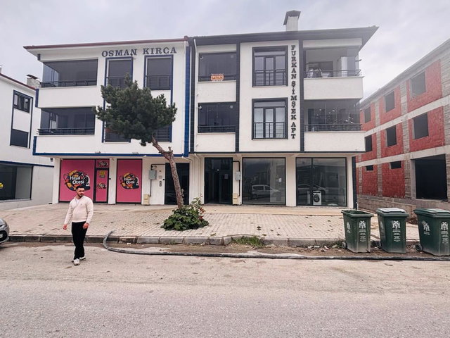 REMAX DEM'DEN CUMHURİYET MAHALLESİ ANA CADDEDE KİRALIK 1+1 DAİRE