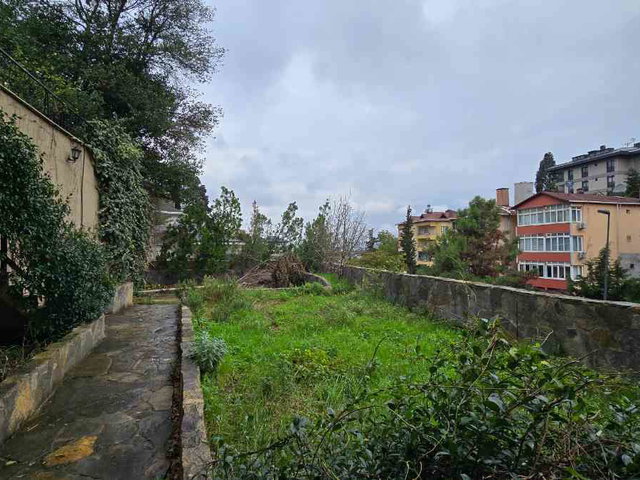 ÜSKÜDAR BURHANİYE’DE 440 M² BRÜT 5+2 BAHÇELİ MÜSTAKİL EV | 4 KAT | EŞYASIZ
