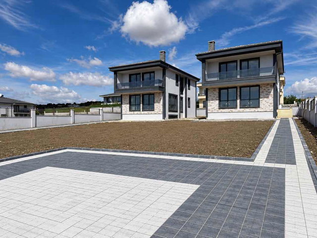 SİLİVRİ’DE 2025 YAPIMI SIFIR 620 M² LÜKS VİLLA | 10+ ODA, 6 BANYO, KREDİYE UYGUN